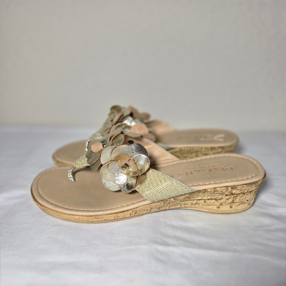 Mariella Italy Womens 9M Gold Metallic Floral Wedge Thong Sandals S1626